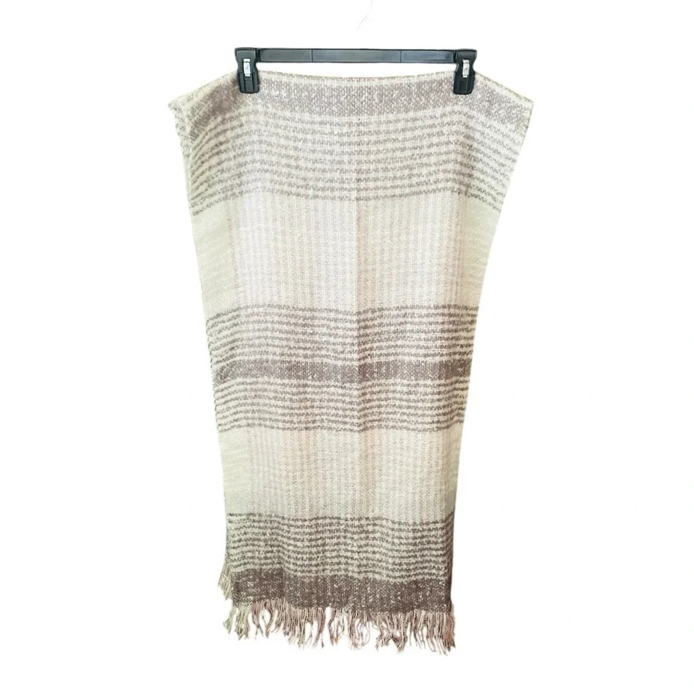 NWT Dressbarn plaid blanket wrap scarf acrylic fringe 72x20 white gray lavender